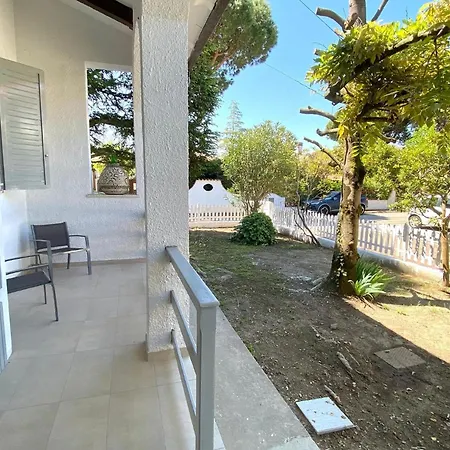 Renovierte Doppelhaushaelfte Mit Grossem Garten, Komplett Renoviert Casa vacanze Lido delle Nazioni